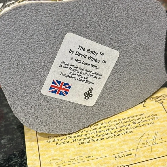 Lot 4 David Winter Cottages Collection signed arch Bothy apothecary’s shop spin - Picture 6 of 11